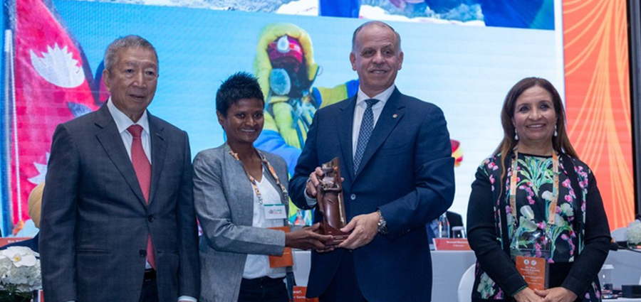 OCA presents IOC award to Sri Lankan climber Jayanthi Kuru-Utumpala